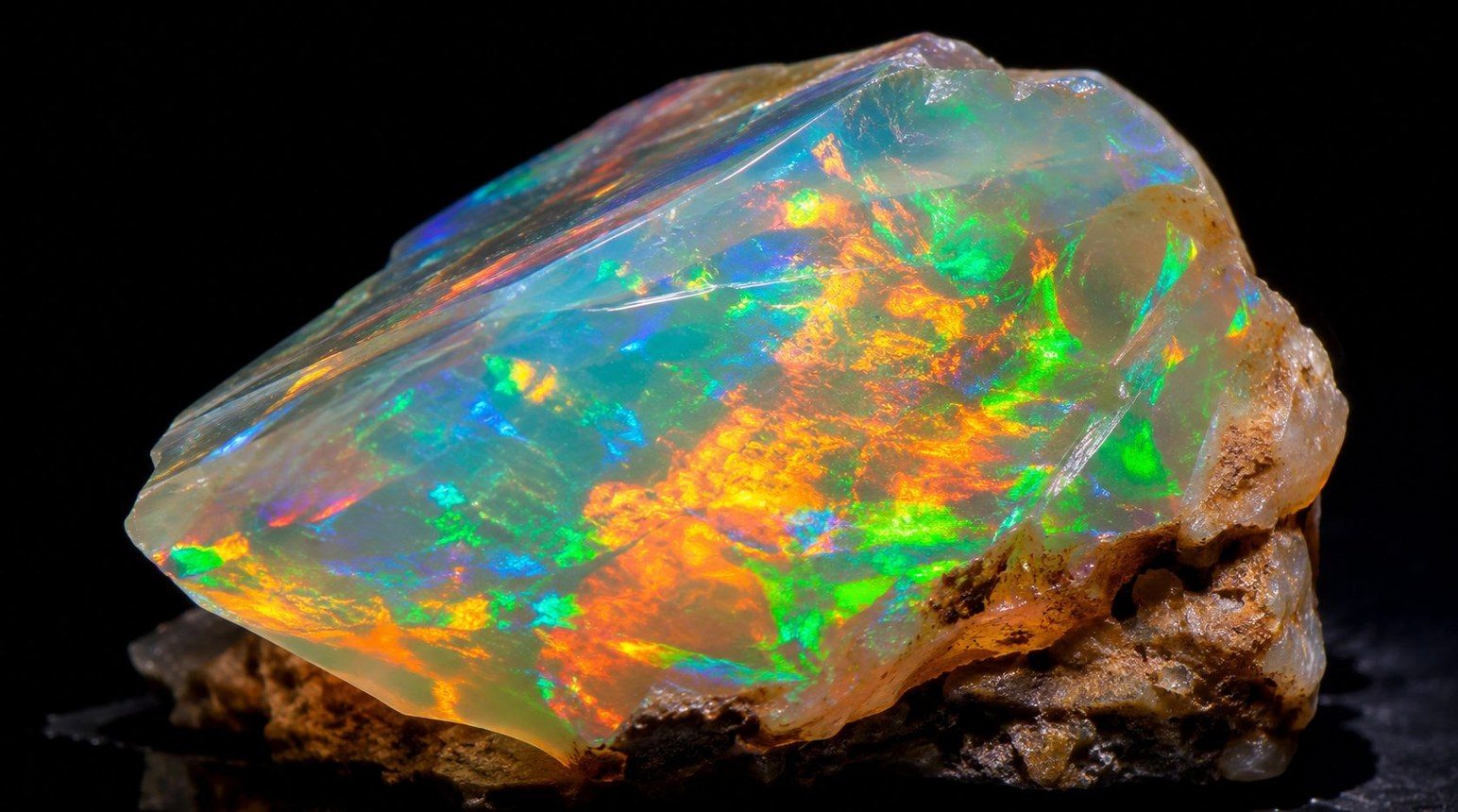 Welo Opal Kristall aus Äthiopien — Hydrophanität sichtbar