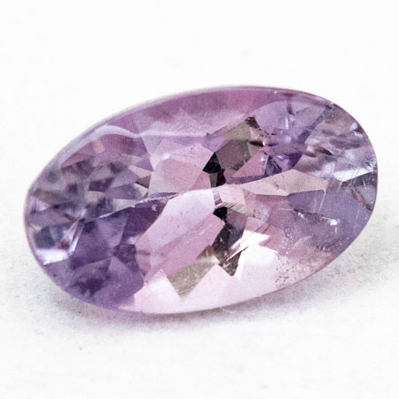 Pinkvioletter Tansanit mit 0.24 Ct