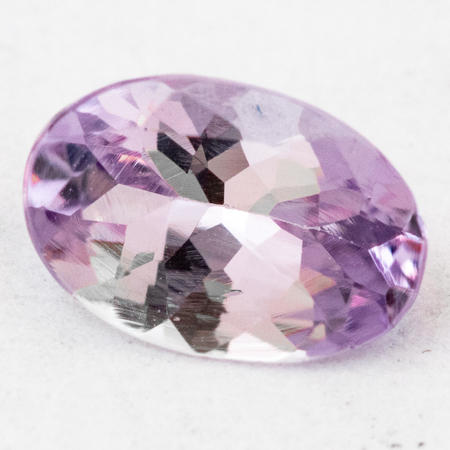 Pinkvioletter Tansanit mit 0.33 Ct