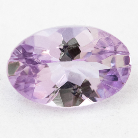 Pinkvioletter Tansanit mit 0.42 Ct