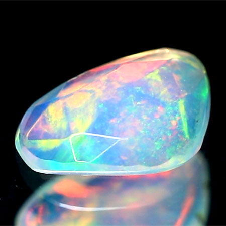 Opal im Rosenschliff mit 0.74 Ct