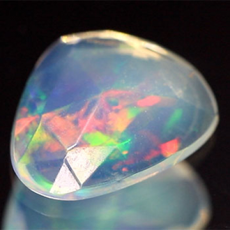 Opal im Rosenschliff mit 0.81 Ct