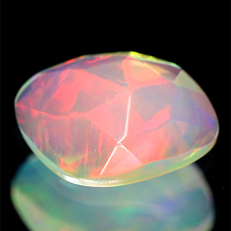 Opal im Rosenschliff mit 0.88 Ct