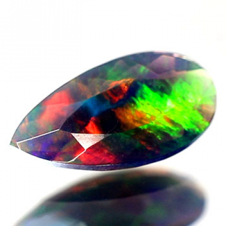 Schwarzer Opal mit 1.26 Ct - facettiert, AAA Qualität