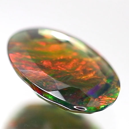 Schwarzer Opal mit 1.30 Ct - facettiert