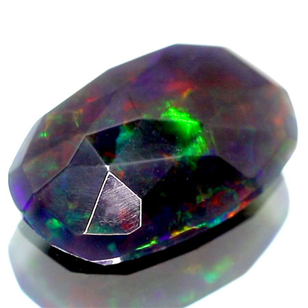 Schwarzer Welo-Opal im Rosenschliff mit 1.33 Ct