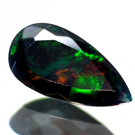 Schwarzer Opal mit 1.36 Ct - facettiert