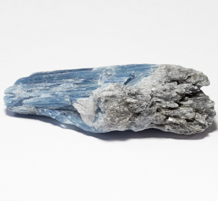 Kyanit Kristall mit 156.90 Ct