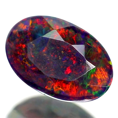 Schwarzer Opal mit 2.08 Ct - facettiert, AA Qualität