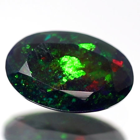 Schwarzer Opal mit 2.12 Ct - facettiert