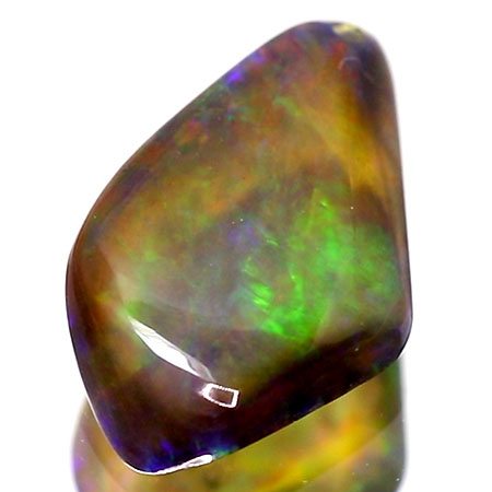 Schwarzer Opal mit 2.38 Ct