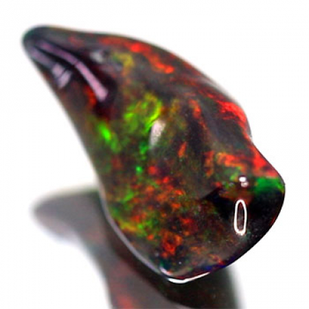 Schwarzer Opal-Kristall 2.49 Ct, AAA Grade, poliert