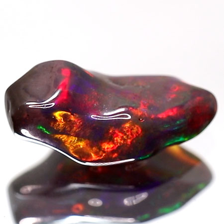 Schwarzer Opal-Kristall AAA Grade, 3.11 Ct, poliert