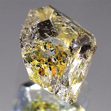 Petroleum Quarz mit 4.04 Ct, fluoreszierend