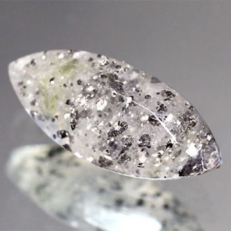 Schwarzer Aventurin Quarz mit 5.59 Ct