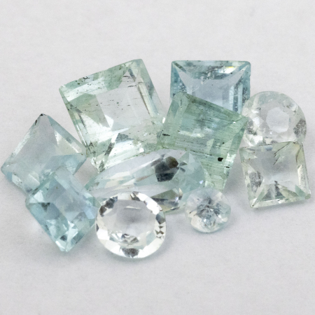 Verschiedene Edelsteine mit 7.77 Ct (Aquamarin, etc.)