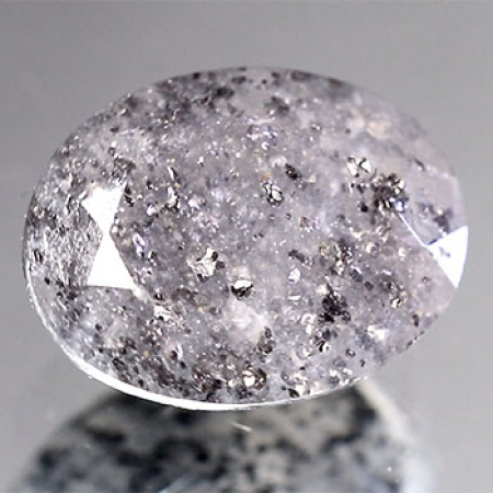 Schwarzer Aventurin Quarz mit 8.05 Ct