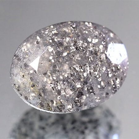 Schwarzer Aventurin Quarz mit 8.29 Ct