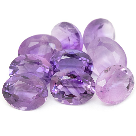 9 Amethysten mit insgesamt 22.80 Ct