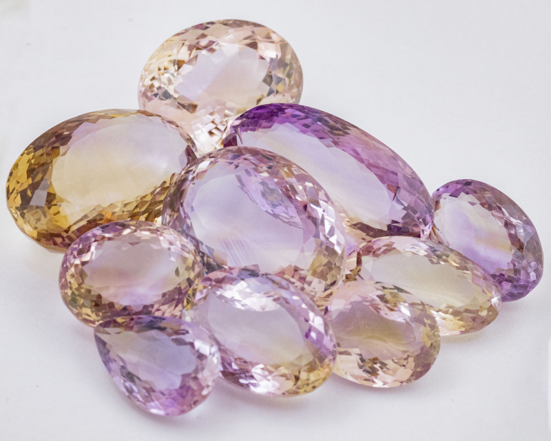 10 Ametrine mit 204.23 Ct