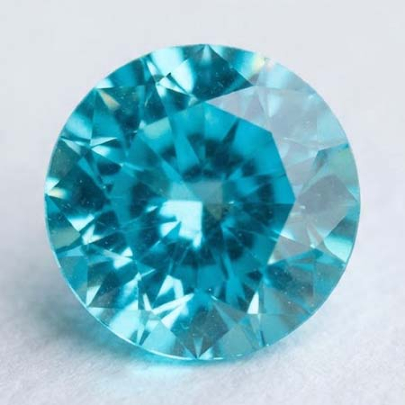 Neonblauer Apatit mit 0.79 Ct