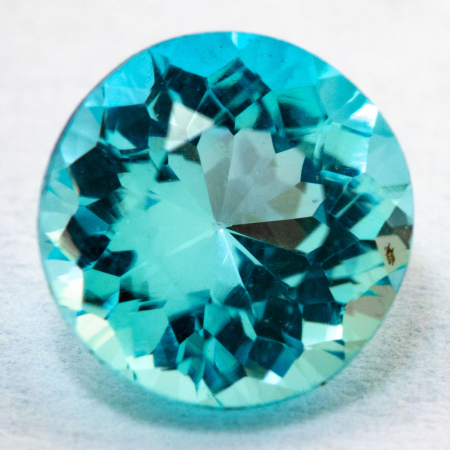 Neonblauer Apatit mit 0.56 Ct - Apatit Ct