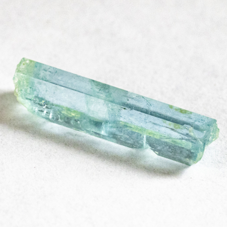 Santa Maria farbener Aquamarin-Kristall mit 1.48 Ct