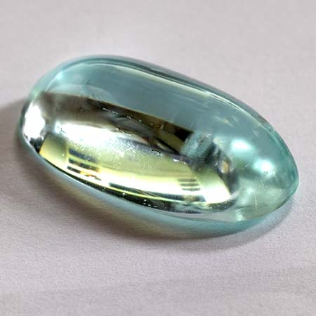 Aquamarin mit 53.53 Ct im Cabochonschliff, unbehandelt