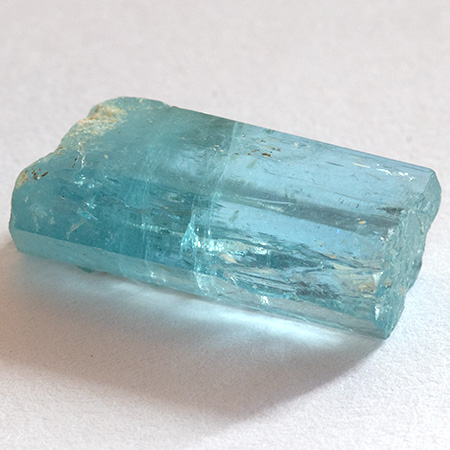 Santa Maria farbener Aquamarin-Kristall mit 7.85 Ct