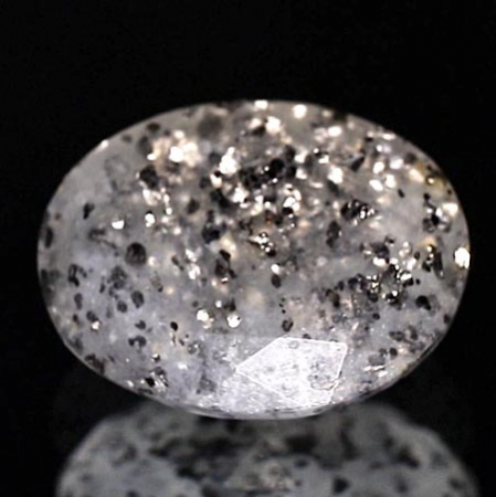 Schwarzer Aventurin Quarz mit 6.35 Ct