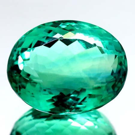 Fluorit mit 22.16 Ct, facettiert, AAA Grade