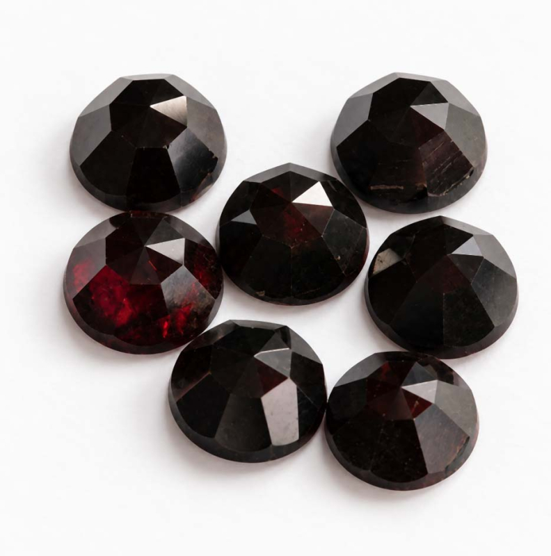 7 Granate mit 15.24 Ct, leicht beschädigt - Granate Ct