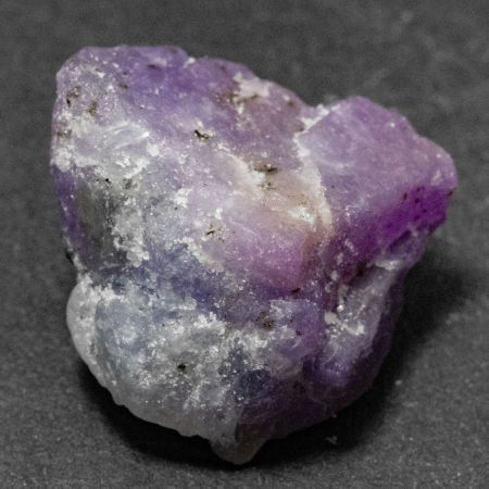 Hackmanit Kristall 10.92 Ct, fluoreszierend