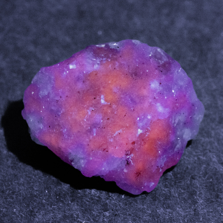 Hackmanit Kristall 14.82 Ct, fluoreszierend