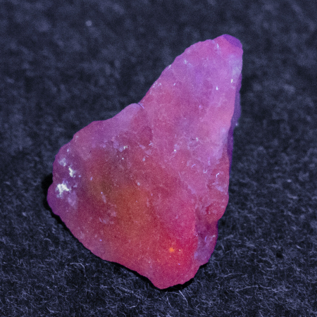 Hackmanit Kristall 3.49 Ct, fluoreszierend