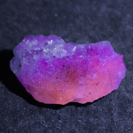 Hackmanit Kristall 7.94 Ct, fluoreszierend