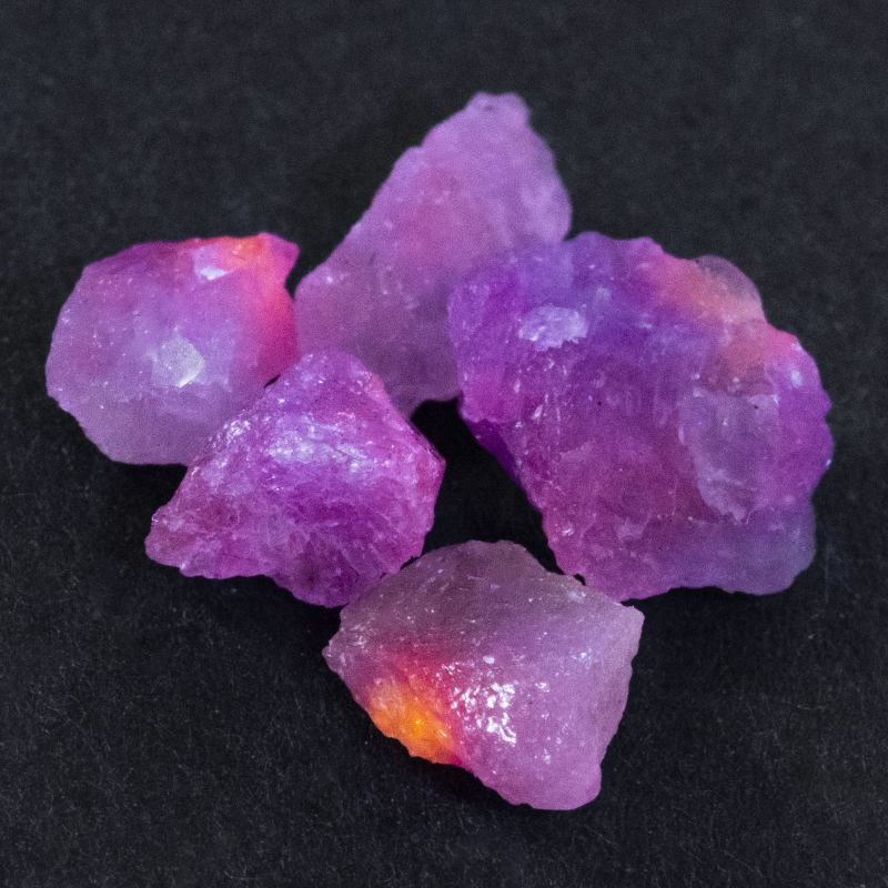 5 Hackmanit Kristalle 4.25 Ct, Premium Fluoreszenz
