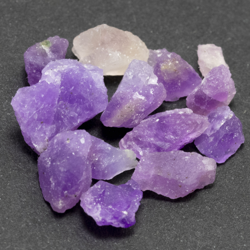 13 Hackmanit Kristalle 4.95 Ct, Premium Fluoreszenz