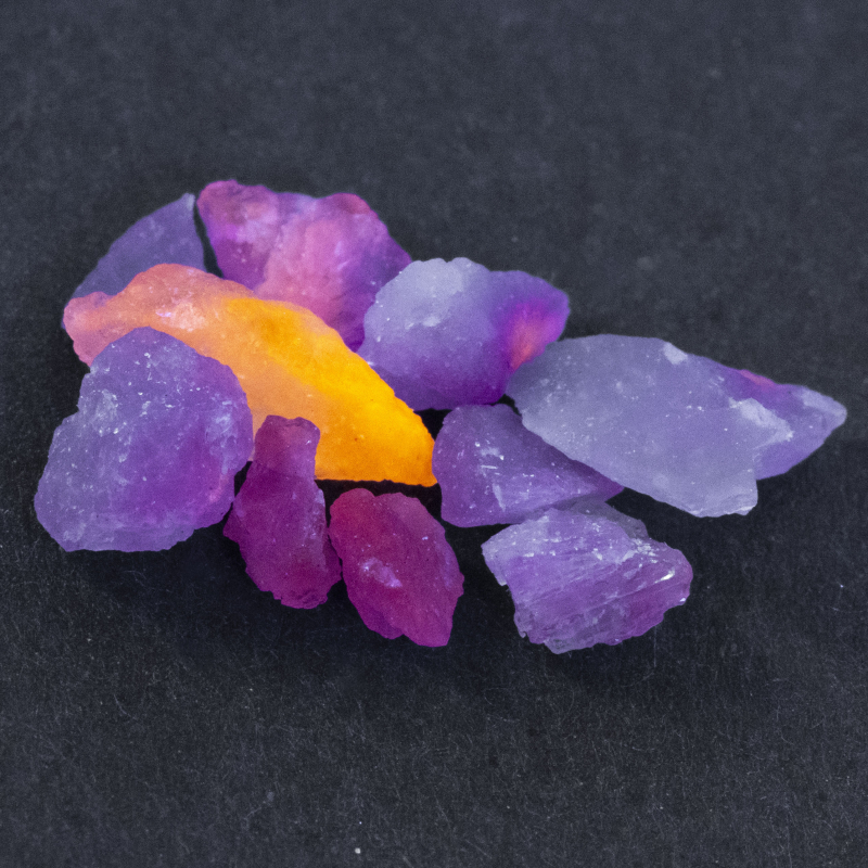 10 Hackmanit Kristalle 4.98 Ct, Premium Fluoreszenz