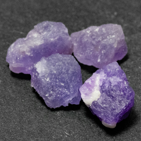 4 Hackmanit Kristalle 5.02 Ct, fluoreszierend