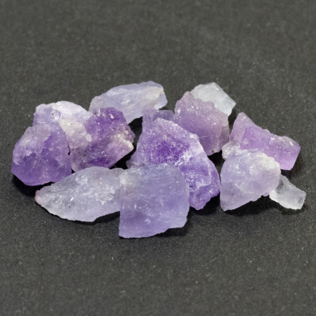 13 Hackmanit Kristalle 5.12 Ct, fluoreszierend