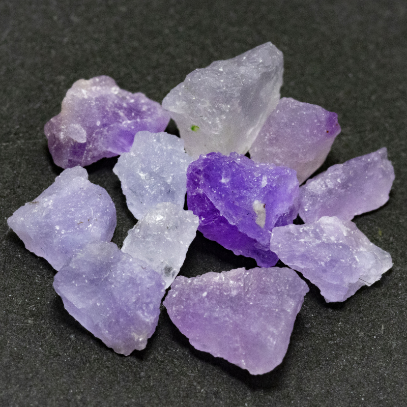 11 Hackmanit Kristalle 5.16 Ct, fluoreszierend