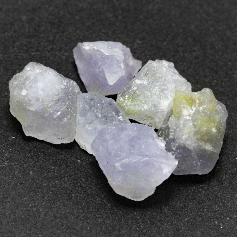 6 Hackmanit Kristalle 5.25 Ct, fluoreszierend