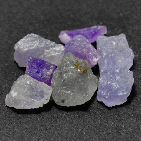 8 Hackmanit Kristalle 8.62 Ct, fluoreszierend