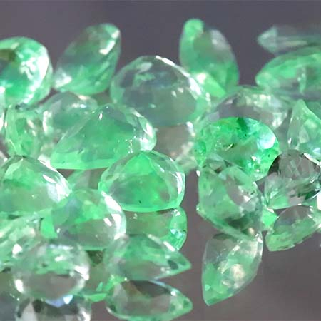 Hyalit mit 3.66 Ct, fluoreszierend