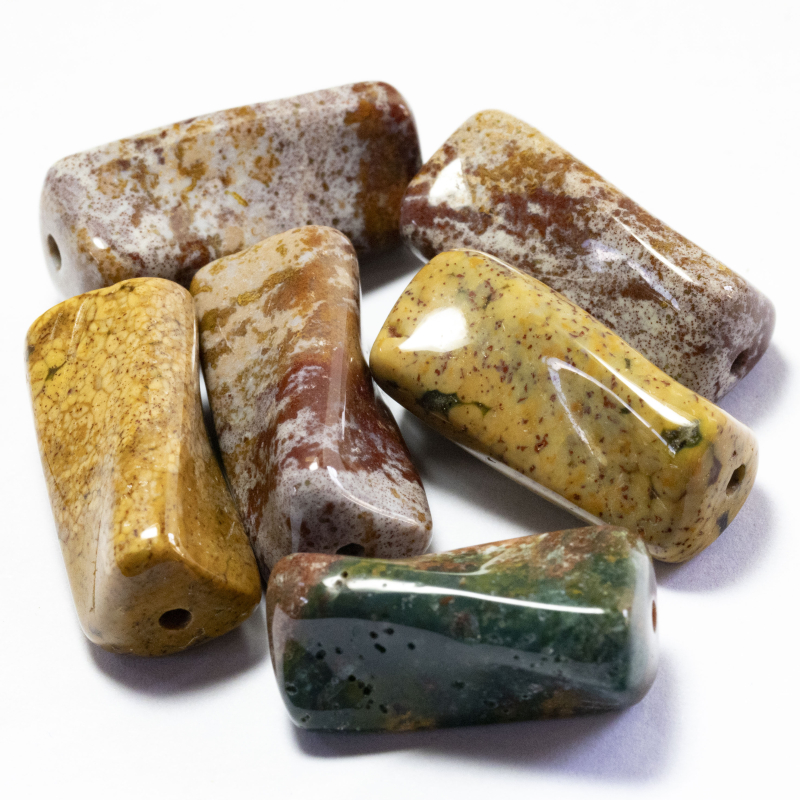 6 Jaspis Perlen mit 85.36 Ct