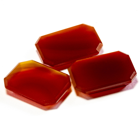 3 Karneole mit insgesamt 12.09 Ct