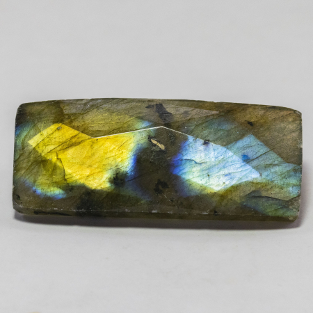 Labradorit im Rosenschliff mit 37.15 Ct