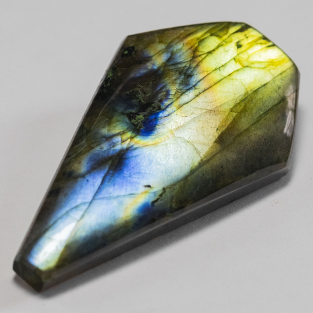 Labradorit mit 41.29 Ct