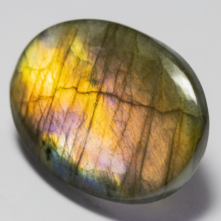 Labradorit mit 48.50 Ct